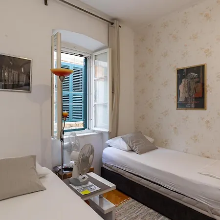 Bed & Breakfast Buza House