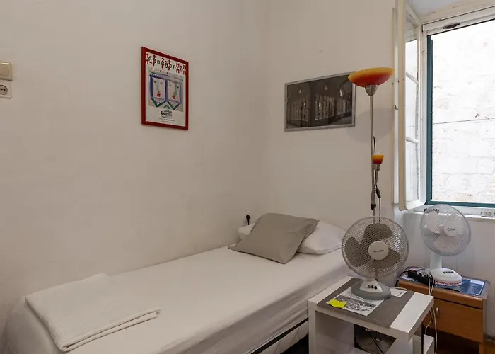 Buza House Bed & Breakfast *