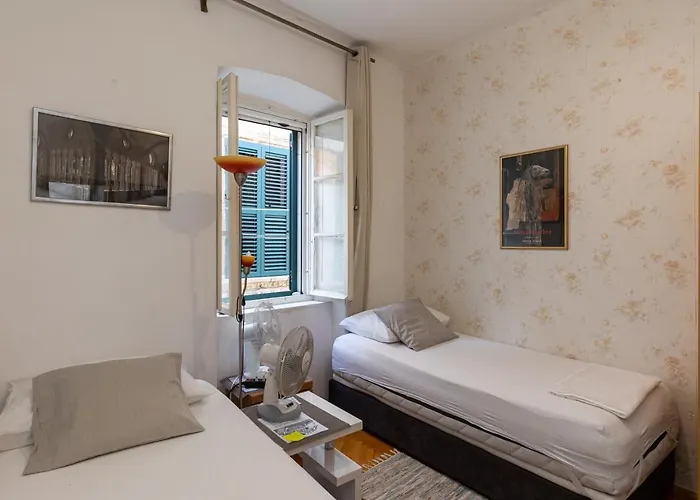 Bed & Breakfast Buza House