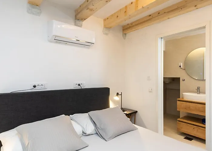 Bed & Breakfast Buza House