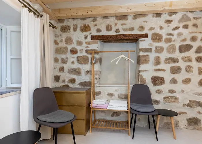 Bed & Breakfast Buza House *