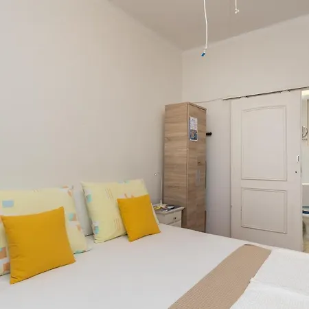 فندق مبيت وإفطار Buza House *